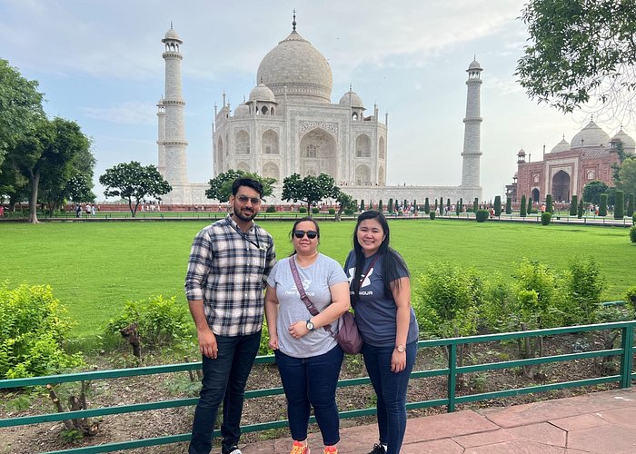 Taj Mahal & Agra Fort Tour from Delhi By Car with 5* Lunch